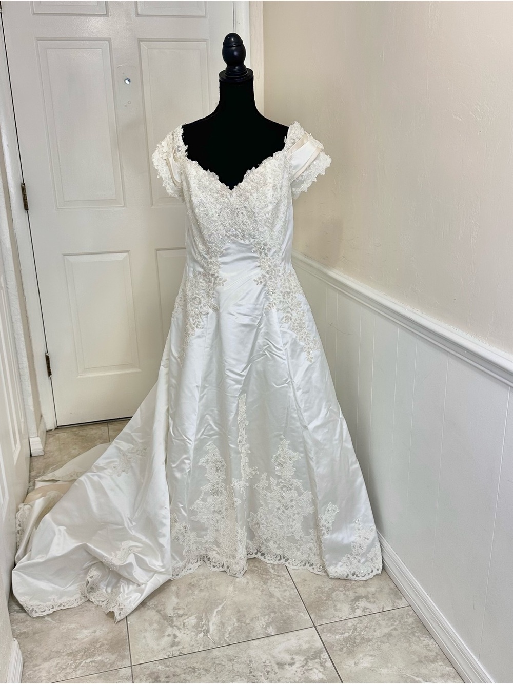 Vintage Michelangelo lace Wedding Dress